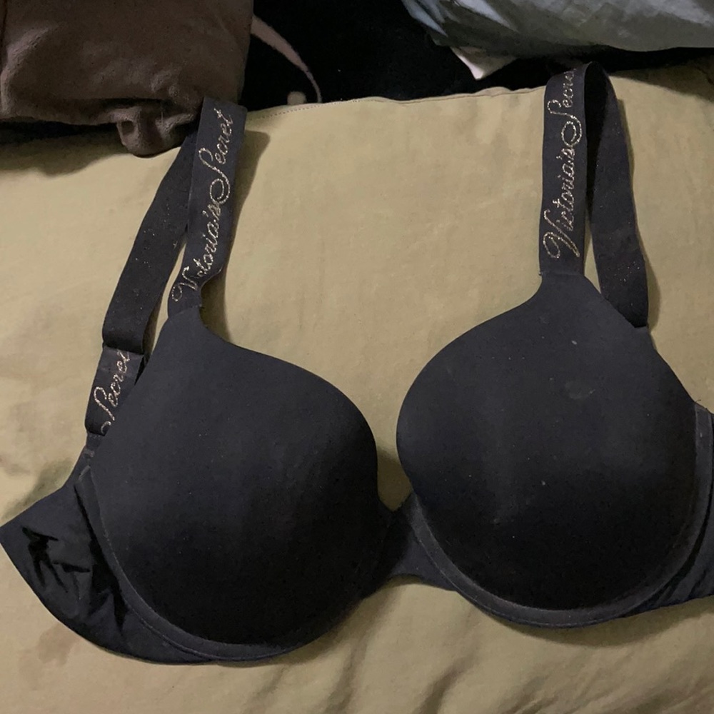 Victoria’s Secret t-shirt push up bra